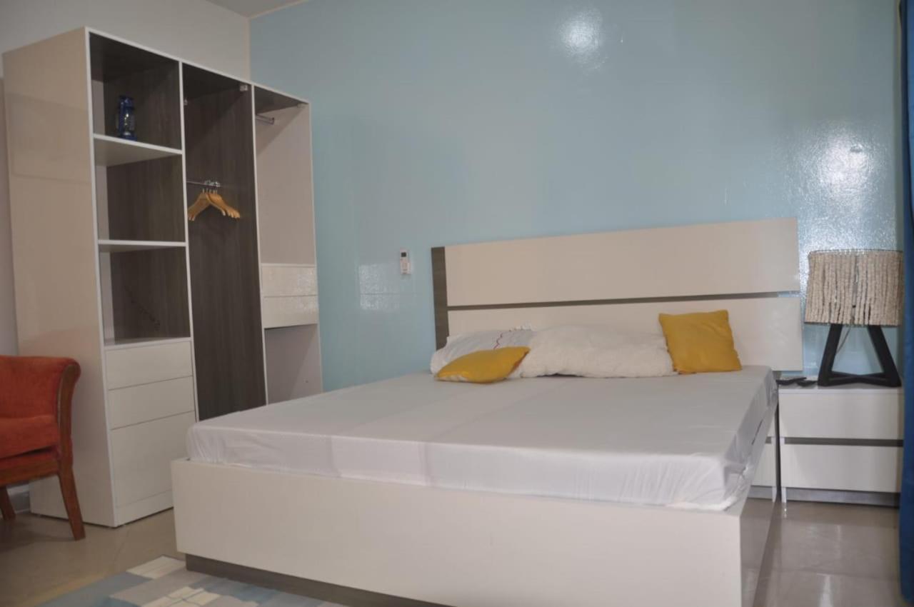 " Le Nid Douillet ", Un Fabuleux Studio, Calme, Cosy Et Bien Climatise Au Centre De Saly Exteriör bild