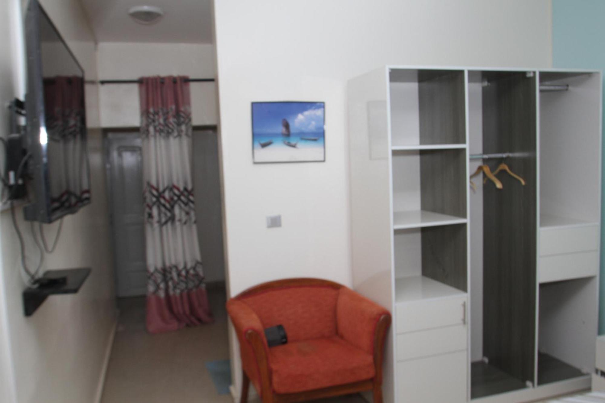 " Le Nid Douillet ", Un Fabuleux Studio, Calme, Cosy Et Bien Climatise Au Centre De Saly Exteriör bild