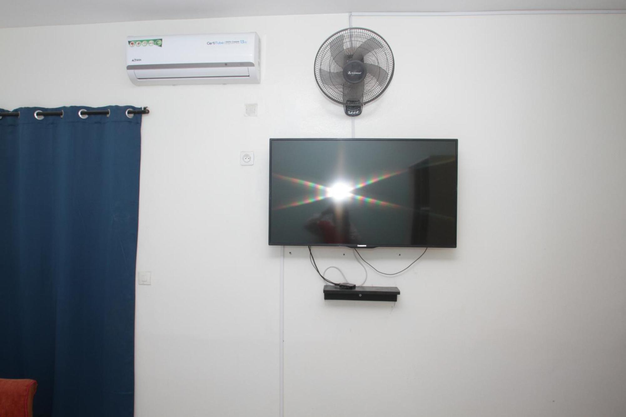 " Le Nid Douillet ", Un Fabuleux Studio, Calme, Cosy Et Bien Climatise Au Centre De Saly Exteriör bild