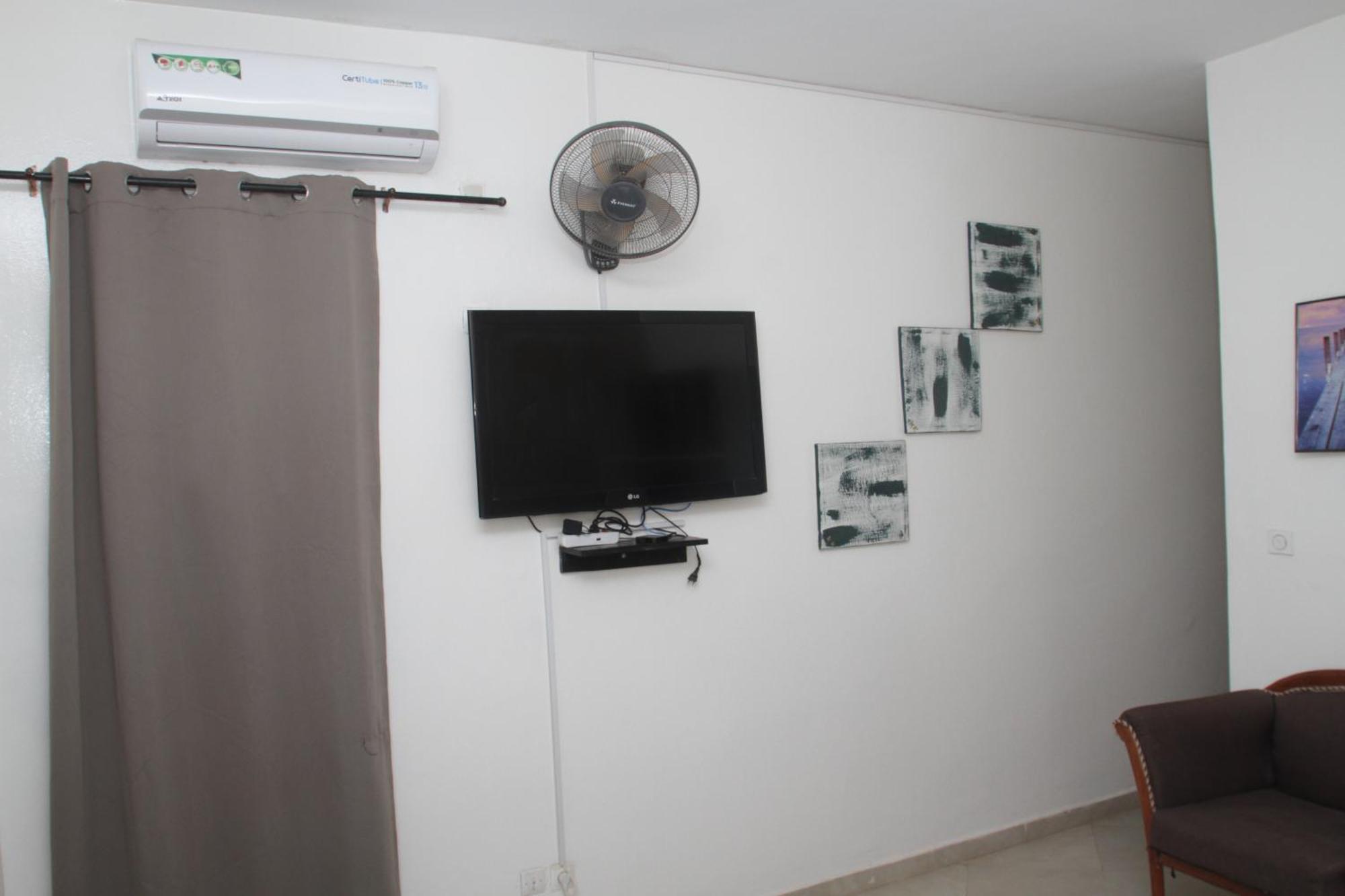 " Le Nid Douillet ", Un Fabuleux Studio, Calme, Cosy Et Bien Climatise Au Centre De Saly Exteriör bild