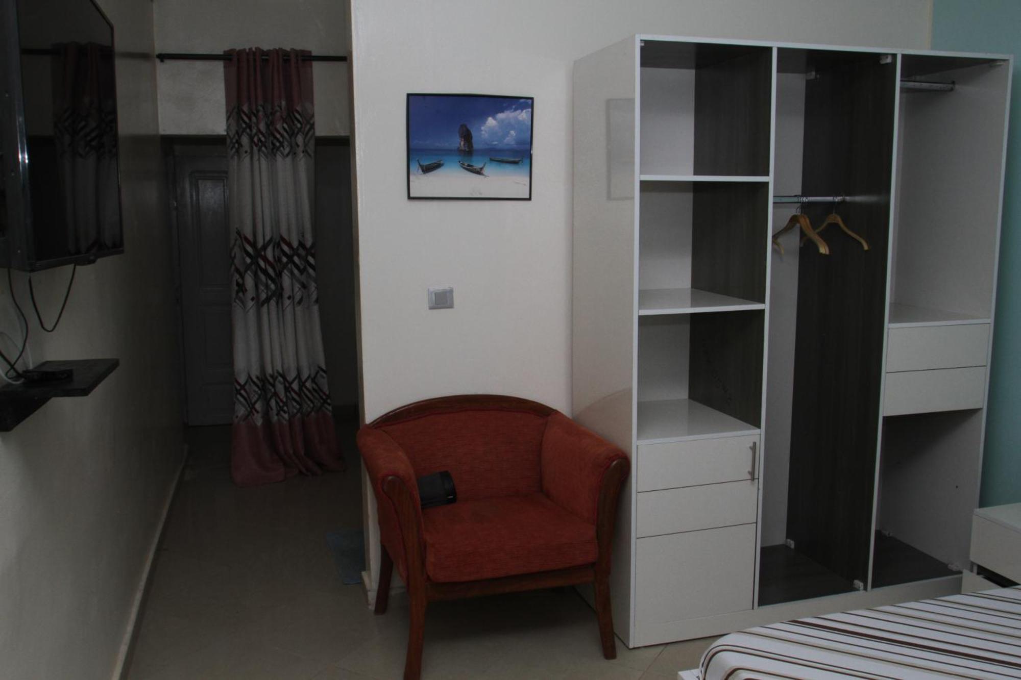 " Le Nid Douillet ", Un Fabuleux Studio, Calme, Cosy Et Bien Climatise Au Centre De Saly Exteriör bild